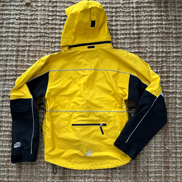Performance GORE-TEX Cycling Jacket – Men’s Large-Yellow/black – Made in Canada - Picture 2 of 10